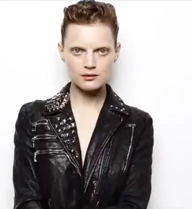 Guinevere van Seenuscfdhxydygdt
